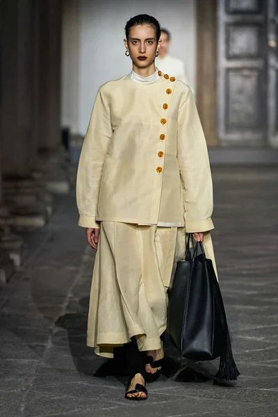 Look 12